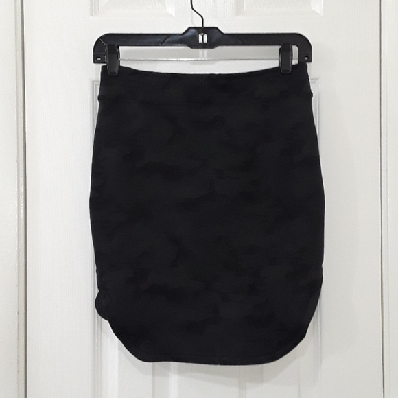 Lululemon City Skirt - Picture 9 of 12